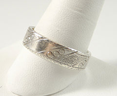 Vintage 925 Sterling Silver Etched Design Adj. Ring Size 11-13 (4.8G)