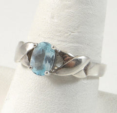 Vintage 925 Sterling Silver Light Blue Topaz "Xox" Ring Size 9 (2.7G)