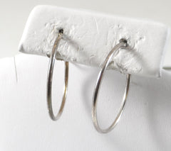 Vintage 925 Sterling Silver Shiny Medium Hoop Latched Earrings (1.1G)